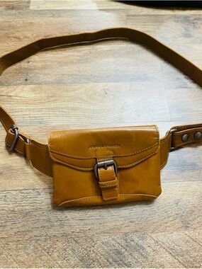 SPROUSE & SPARROW Tan Leather Crossbody Belt Bag